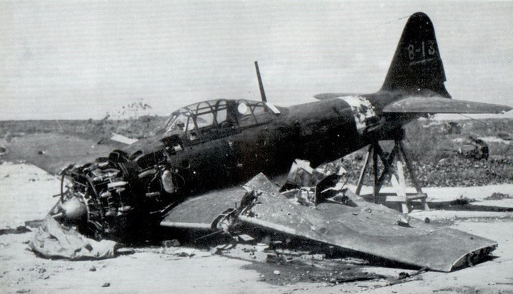 ＊ 海軍航空隊「ゼロ戦(零式戦闘機)」残骸片遺品 塗装残鮮明 箇所不詳 日本海軍/中島飛行機 ＊